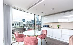 Luxury 2 Bedroom Apartment In Tower Hill